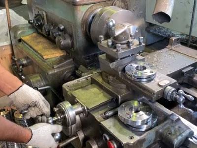 Переточка фланцев: когда необходима и какие преимущества она дает?